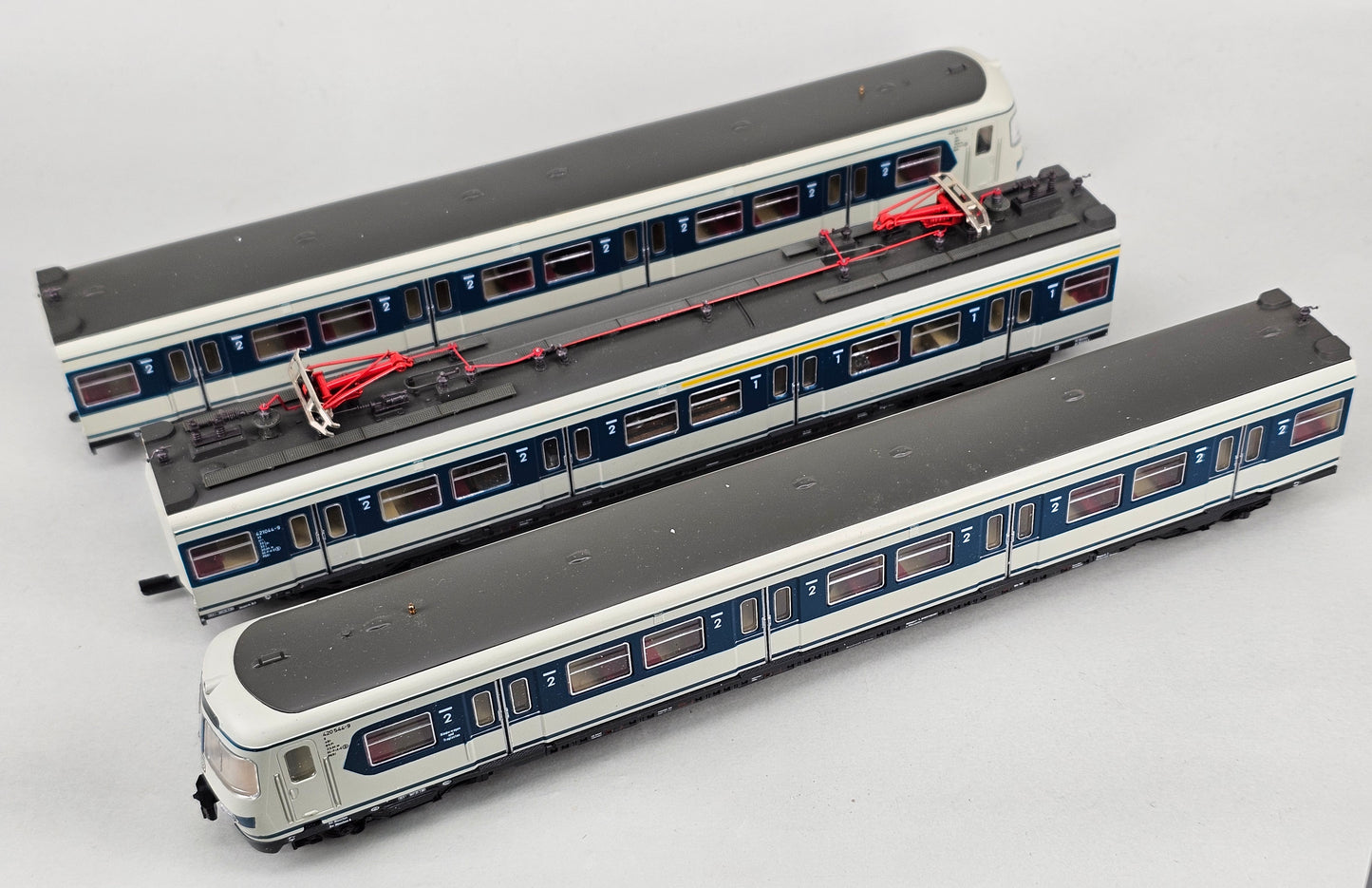 Roco 43002 HO Scale BR 420/421 Deutsche Bundesbahn (DB) S-Bahn Coach Set of 3 - Chester Model Centre