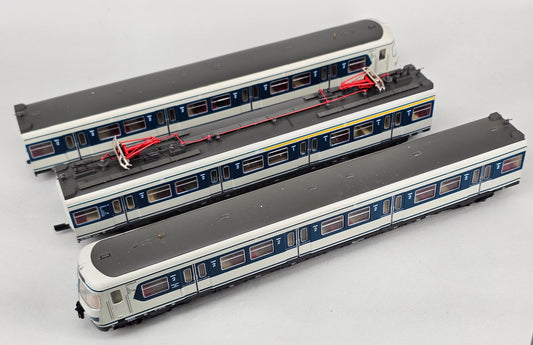 Roco 43002 HO Scale BR 420/421 Deutsche Bundesbahn (DB) S-Bahn Coach Set of 3 - Chester Model Centre