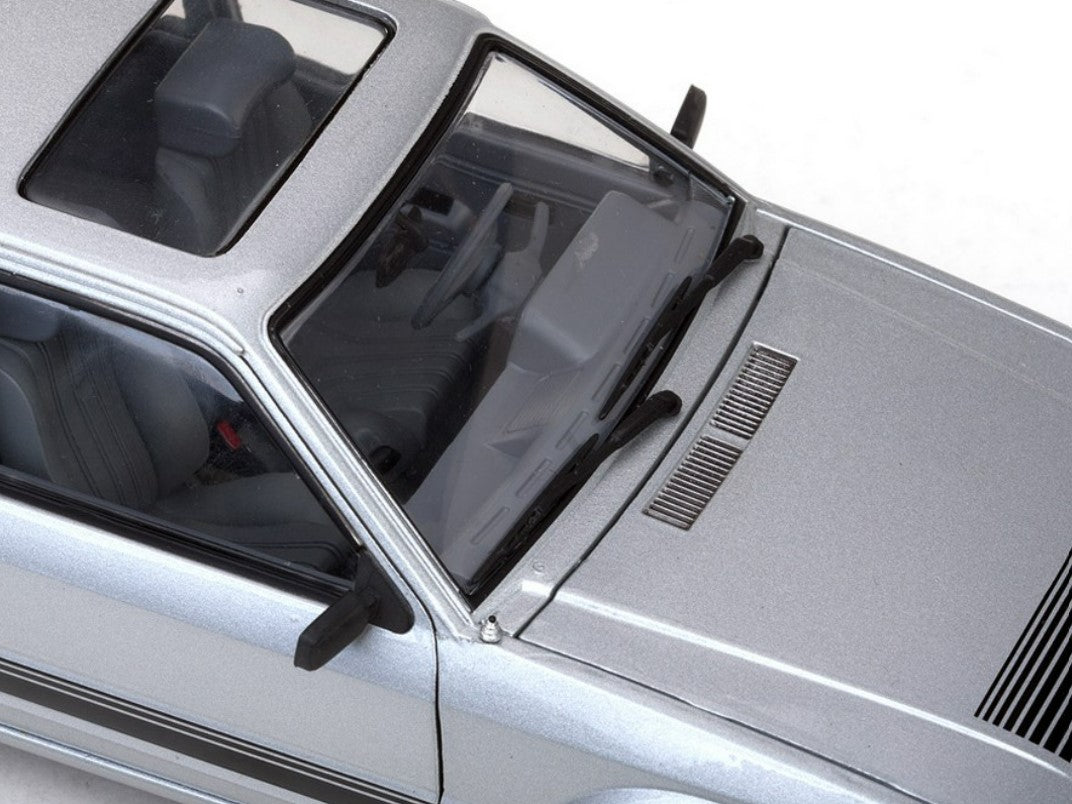 SUNSTAR (H4998R) 1/18 Scale FORD ESCORT RS1600i 1984 Strato Silver RHD UK EXC LTD - Chester Model Centre