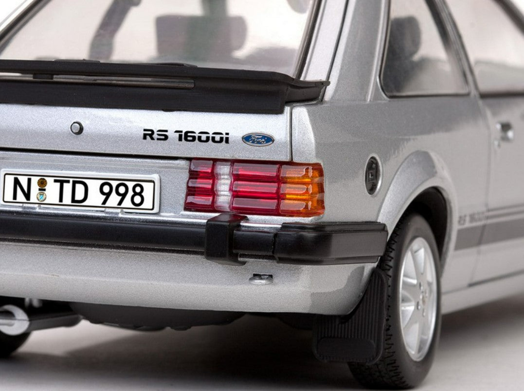 SUNSTAR (H4998R) 1/18 Scale FORD ESCORT RS1600i 1984 Strato Silver RHD UK EXC LTD - Chester Model Centre