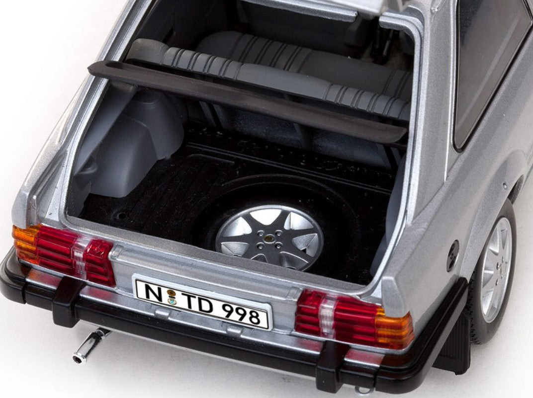 SUNSTAR (H4998R) 1/18 Scale FORD ESCORT RS1600i 1984 Strato Silver RHD UK EXC LTD - Chester Model Centre