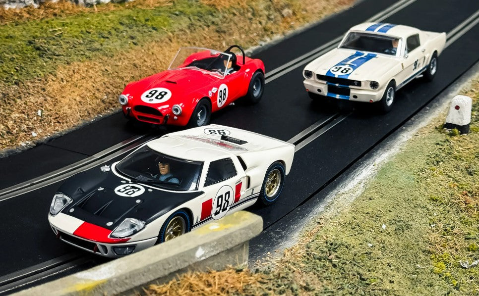 SCALEXTRIC C4619A Ken Miles - Triple Car Pack - Triple Car Pack - Shelby GT350, Shelby Cobra and Ford GT40 MkII