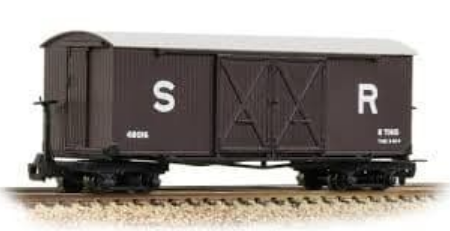 Bachmann Narrow Gauge 393-028 Bogie Covered Wagon - Southern Region Brown - Chester Model Centre