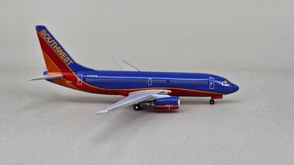 Schuco/Gemini Jets Limited Edition 1:400 scale die-cast Southwest Airlines 737-700 Model Reg:N795SW - Chester Model Centre