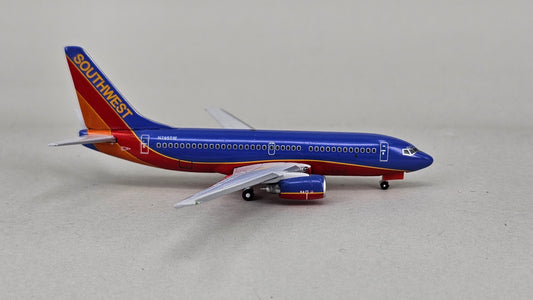 Schuco/Gemini Jets Limited Edition 1:400 scale die-cast Southwest Airlines 737-700 Model Reg:N795SW - Chester Model Centre
