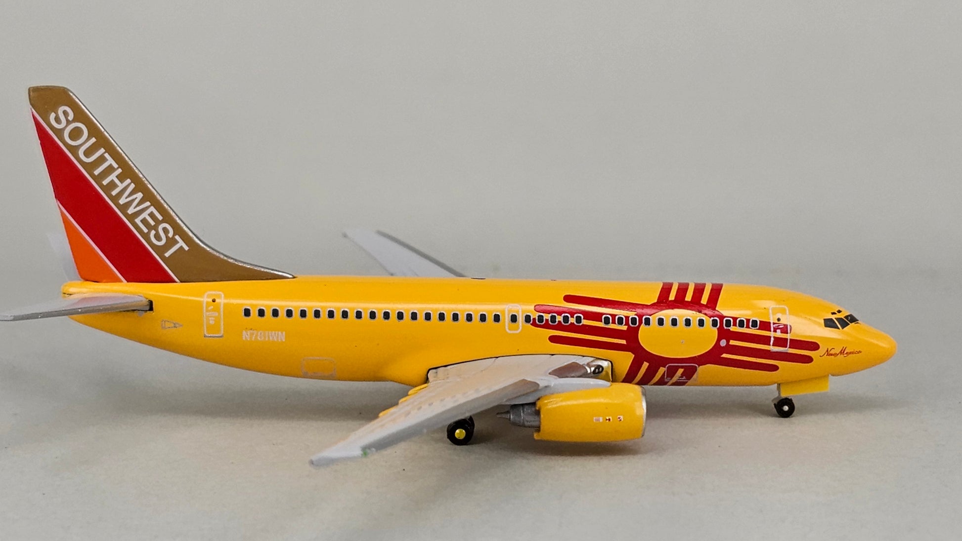 Gemini Jets Limited Edition 1:400 Scale Die-cast Boeing 737-700 'Southwest Airlines' Model Aircraft. Reg No. N781WN - Chester Model Centre
