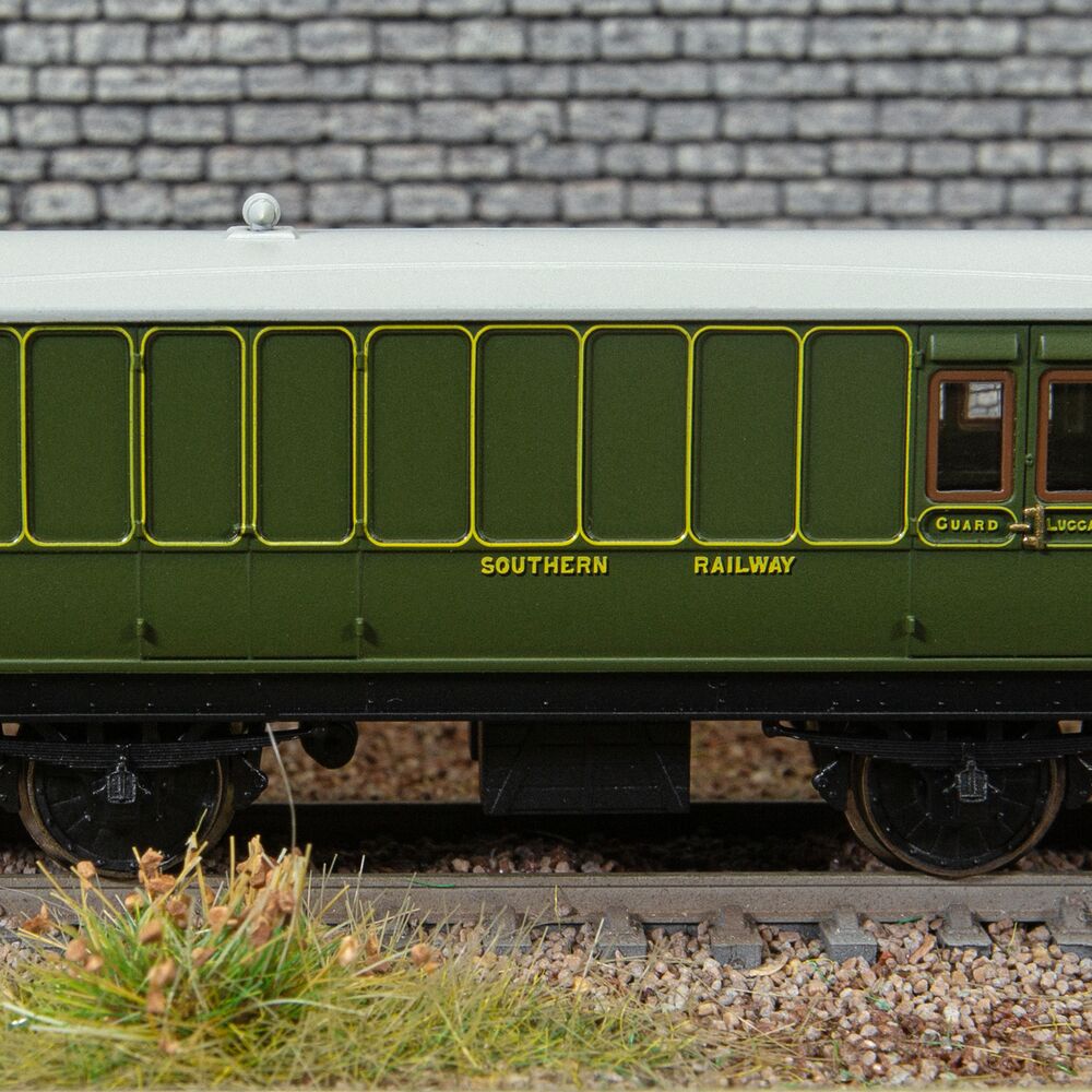 SALE - Hornby TT4054 SR - 4 Wheel Passenger Brake Coach - '766'SALE -