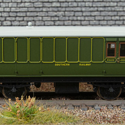 SALE - Hornby TT4054 SR - 4 Wheel Passenger Brake Coach - '766'SALE -