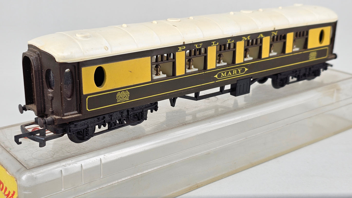 Triang HORNBY R228 Pullman Coach 'MARY' - Unglazed windows - Chester Model Centre