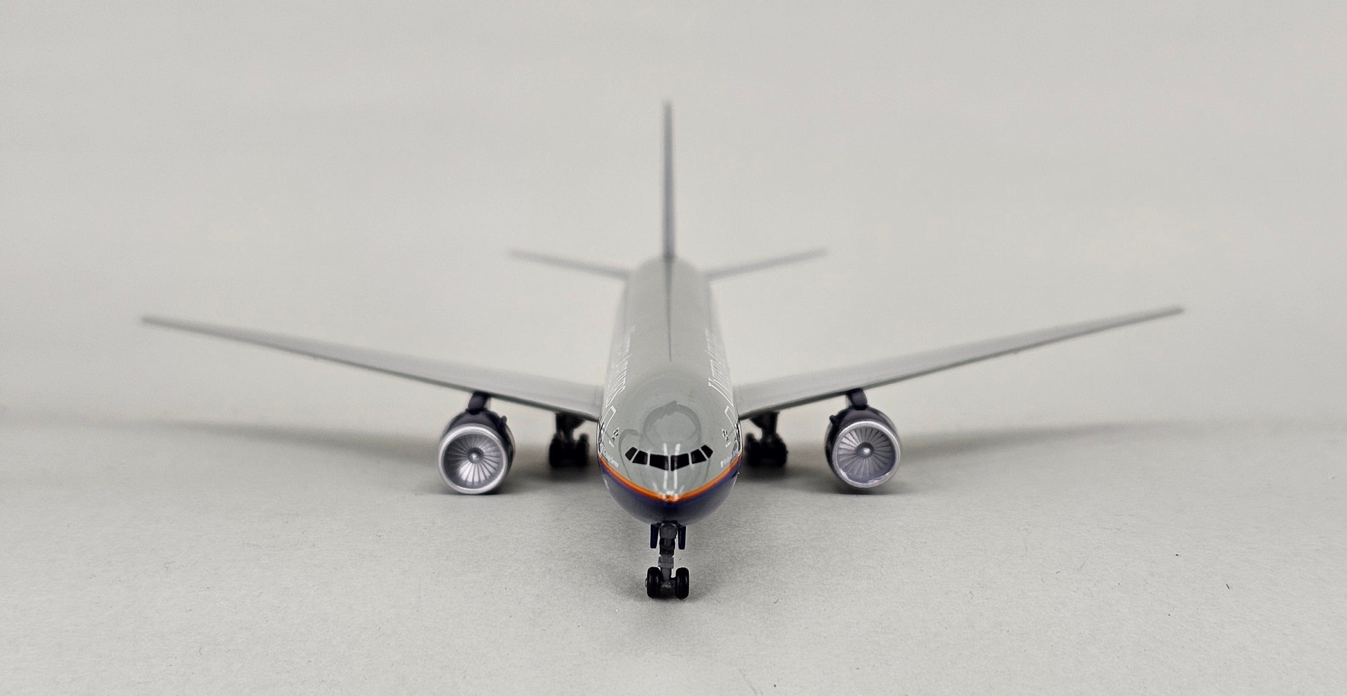 Dragon Wings Premiere Collection 1:400 Scale Die-cast B777-222 United Airlines 'Etops' Model Aircraft Reg:N772UA - Chester Model Centre