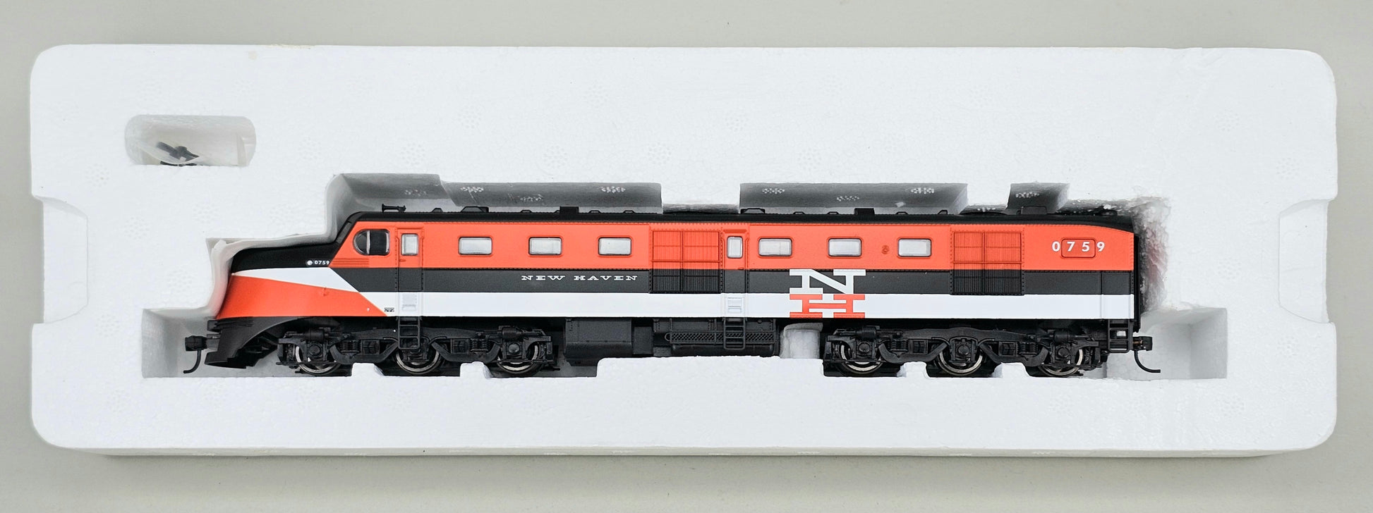 WALTHERS Mainline #910-9103 ALCO DL-109 Locomotive NEW HAVEN (McGinnis) Branding #0759 (DCC Ready) - Chester Model Centre