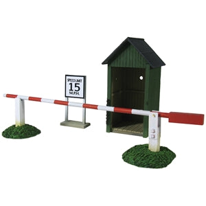 51019 Air Base Sentry Box & Gate with 15 MPH Sign WWII - Chester Model Centre