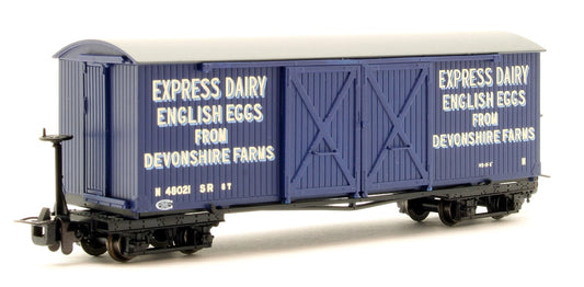Bachmann 393-029 Bogie Covered Goods Wagon 'Express Dairy Company' Blue - Chester Model Centre