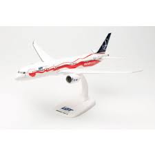Herpa 613781 Snapfit Boeing 787-9 LOT Polish Airlines SP-LSC (1:200) - Chester Model Centre