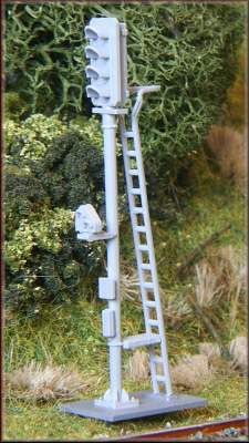 KNIGHTWING PM119  OO/HO Gauge 3-4 aspect Colour Light Signals (Pack of 4) - Chester Model Centre