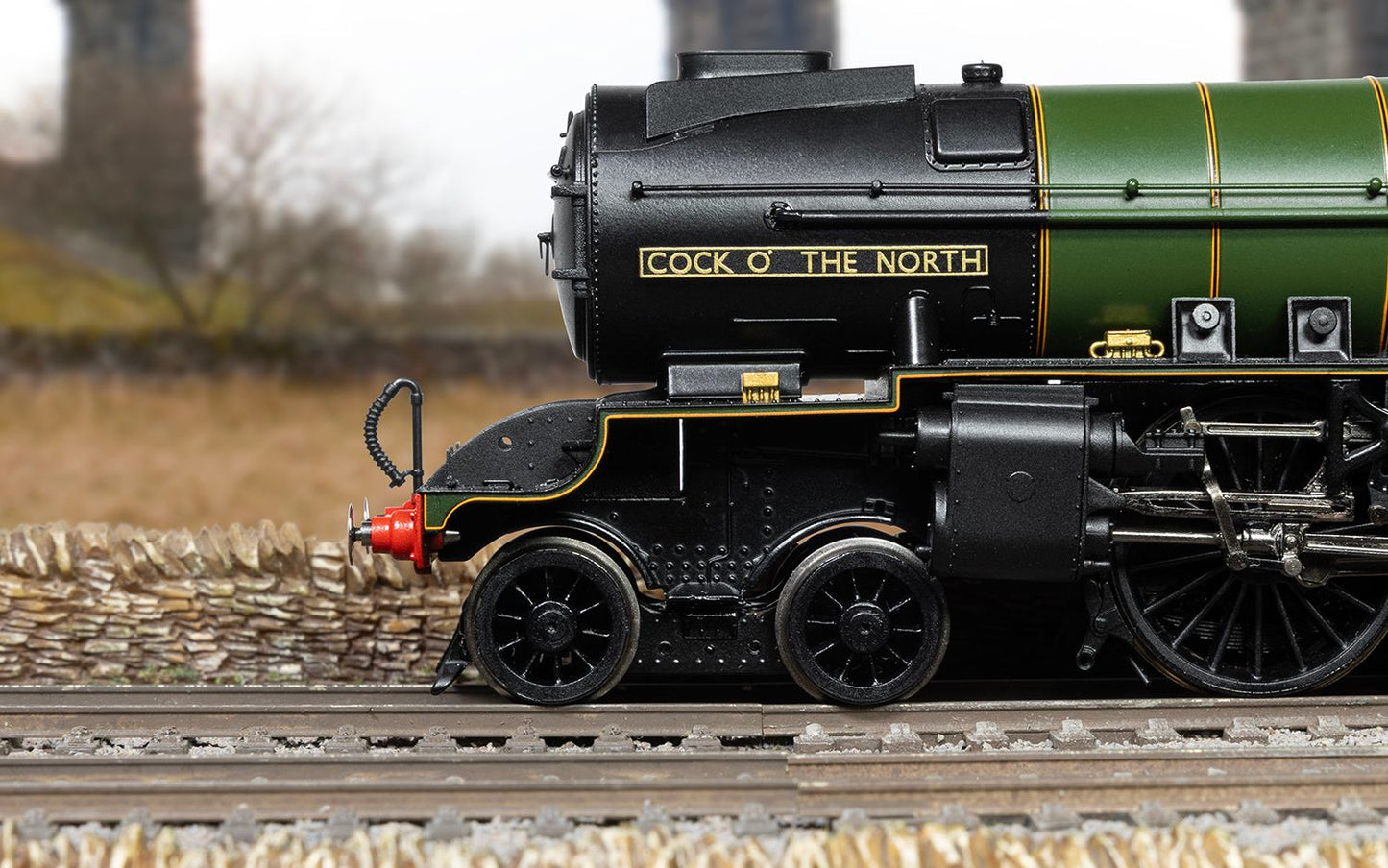 HORNBY R30395SS BR (Early) - Thompson A2-2 - 60501 'Cock O the North' (With Steam Generator) - Chester Model Centre