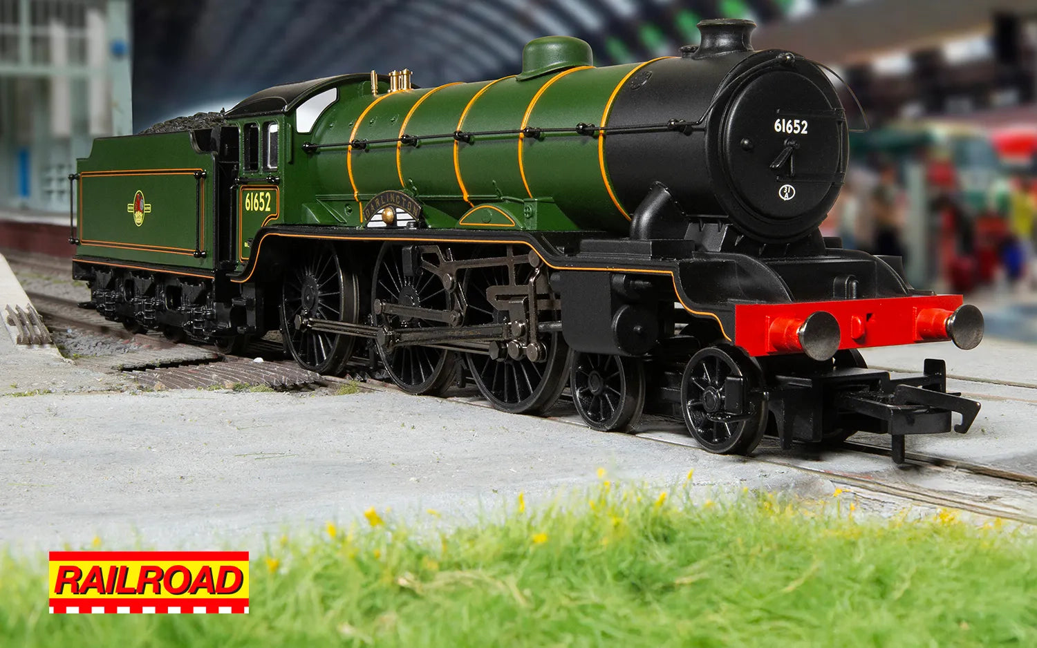 Hornby Railroad R30433 BR B17 Class Locomotive 'Darlington' No.61652 BR Green (DCC Ready)) - Chester Model Centre
