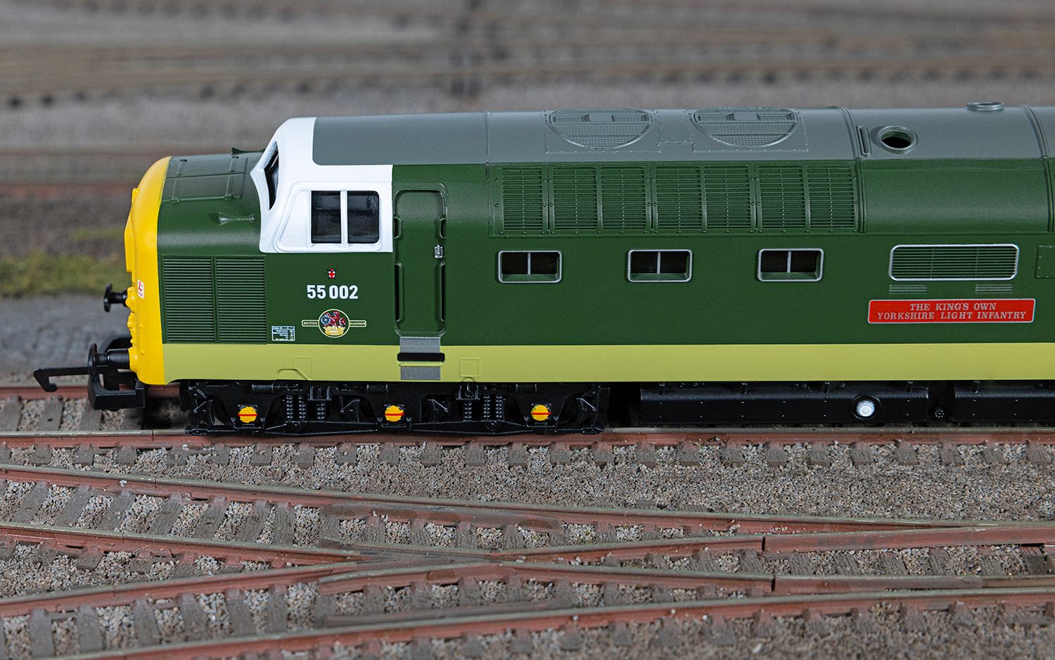 HORNBY R30438TXS RailRoad: Class 55 (Deltic) - BR - 55002 'The Kings own Yorkshire Light Infantry' (DCC Sound Fitted) - Chester Model Centre