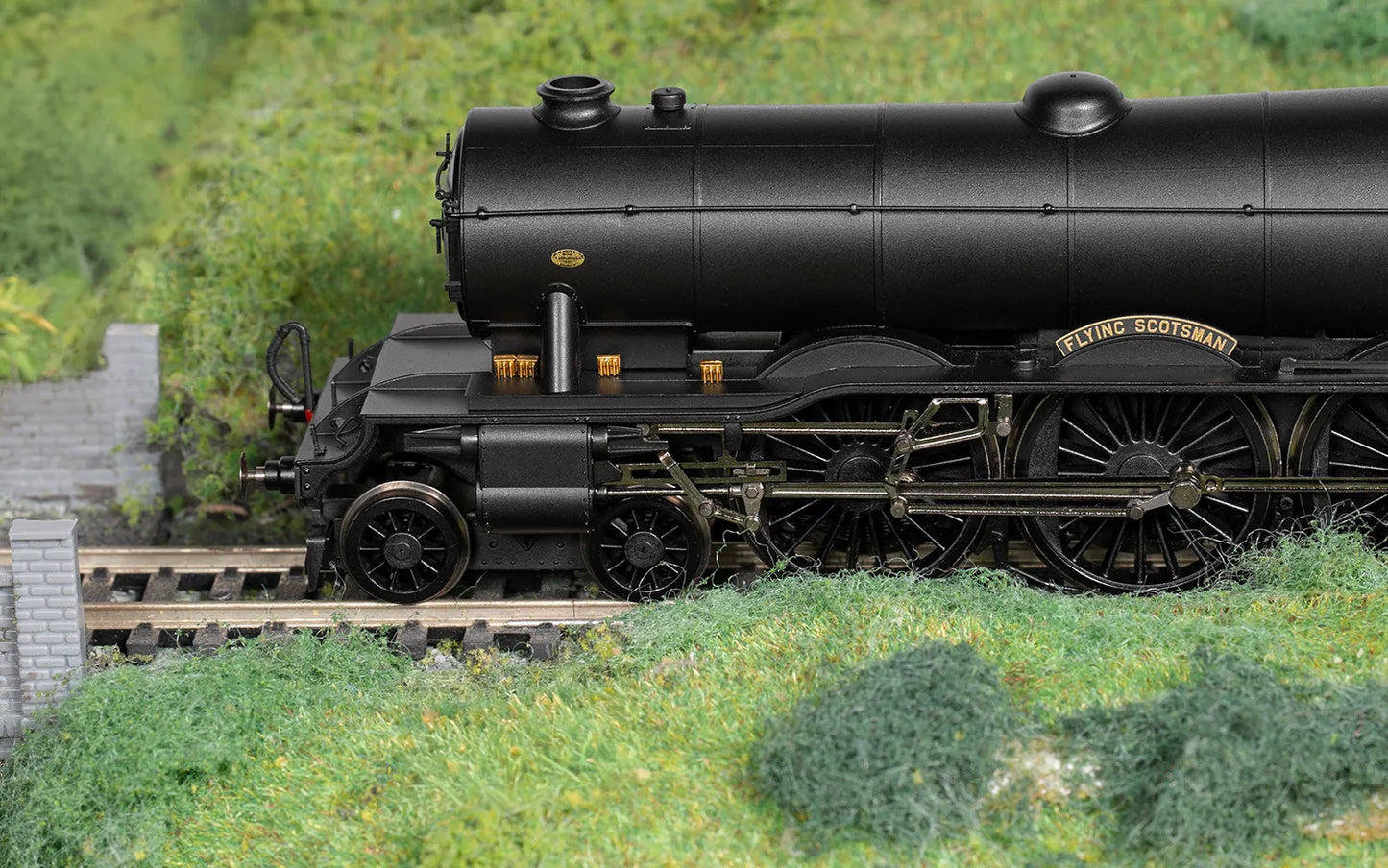 HORNBY R30454 LNER - Class A3 - 4472 'Flying Scotsman' (VE Day 80th Anniversary) - Chester Model Centre