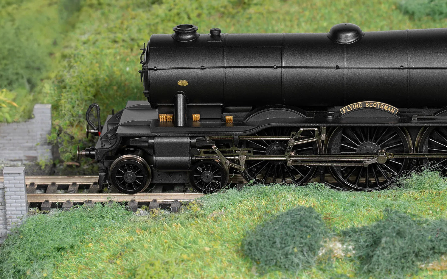 HORNBY R30454 LNER - Class A3 - 4472 'Flying Scotsman' (VE Day 80th Anniversary) - Chester Model Centre