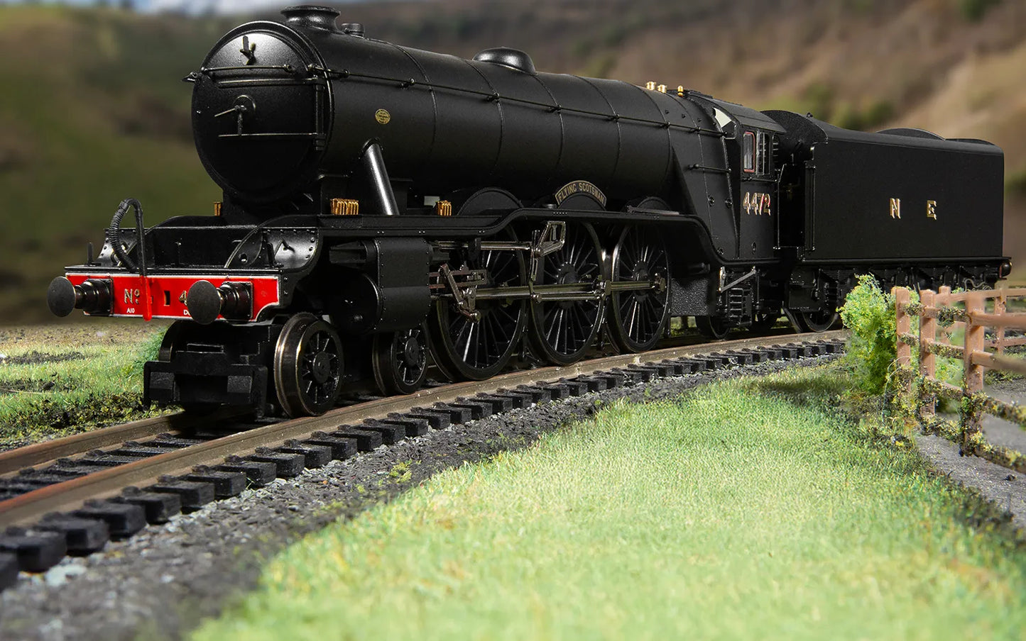 HORNBY R30454 LNER - Class A3 - 4472 'Flying Scotsman' (VE Day 80th Anniversary) - Chester Model Centre