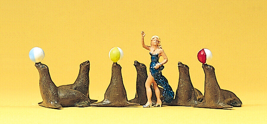 Preiser 20260 HO (1:87) scale 6 x Sea-lions (3 with balls) and Tamer, figure set - Chester Model Centre