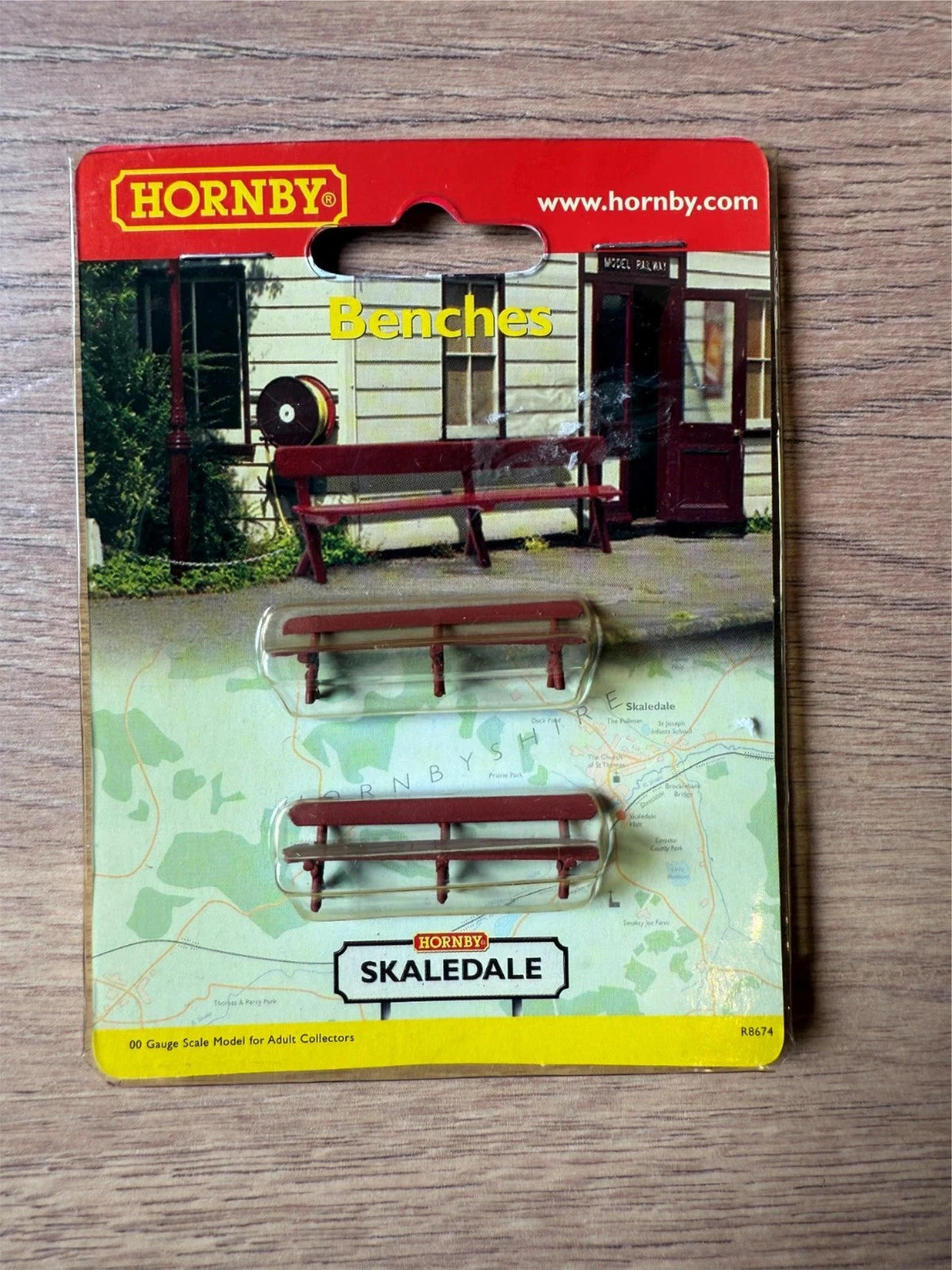 Hornby Skaledale Benches - Chester Model Centre