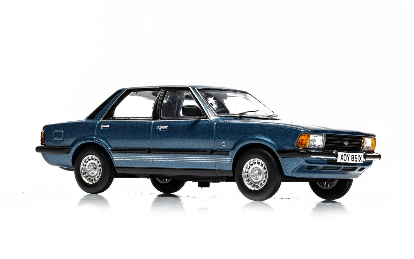 CORGI Vanguards VA15007 Ford Cortina Mk5 2.3 Ghia - Titan Blue - Chester Model Centre