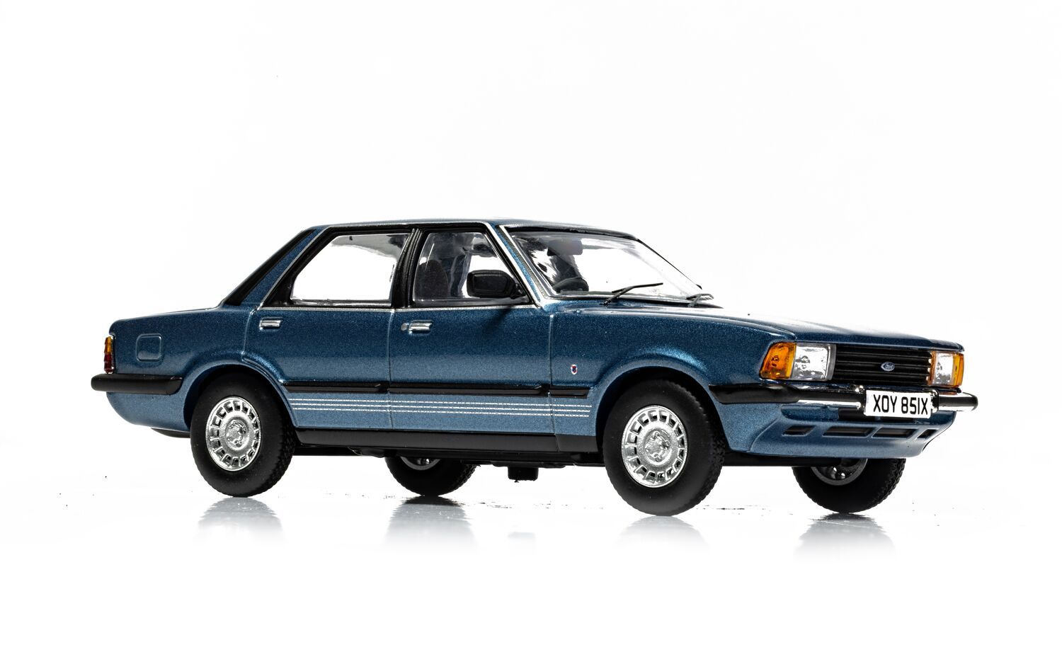 CORGI Vanguards VA15007 Ford Cortina Mk5 2.3 Ghia - Titan Blue - Chester Model Centre