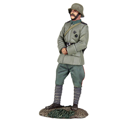 1916-18 German Infantry Officer Standing with Hands Clasped - Chester Model Centre