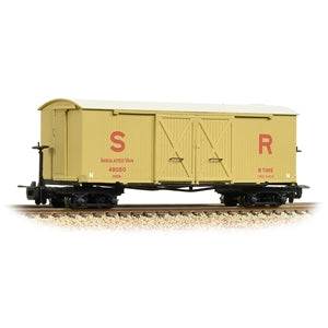 Bachmann OO9 393-030 Bogie Covered Goods Wagon SR Insulated - Chester Model Centre