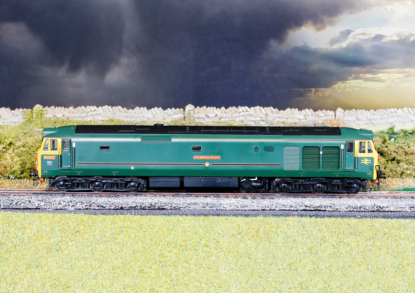 Hornby R2408 Class 50 50007 Sir Edward Elgar - Loksound V5 Sound Fitted - Chester Model Centre
