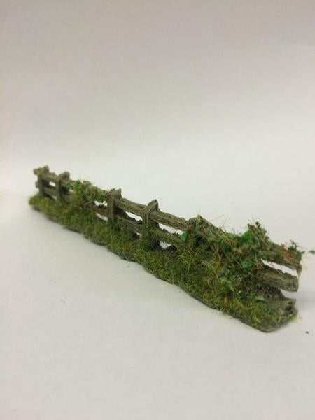 OO Gauge Rough Weathered Fencing With Foliage (Bag of 6) - Chester Model Centre